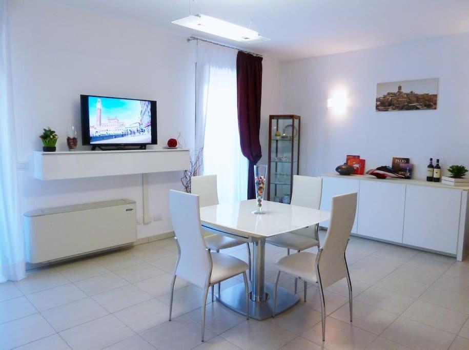 Modern & Strategic Apartment Siena Buitenkant foto