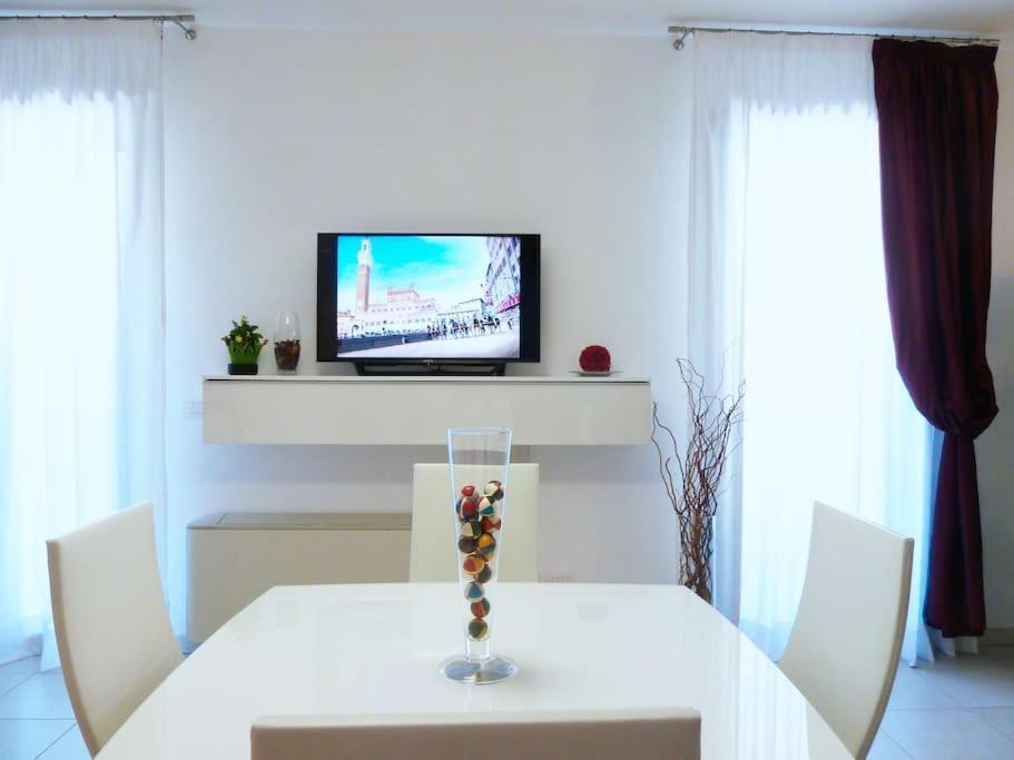 Modern & Strategic Apartment Siena Buitenkant foto